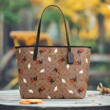 Load image into Gallery viewer, CoachHalloweenCityToteSignatureCanvasCW450LargeShoulderBagPumpkin3