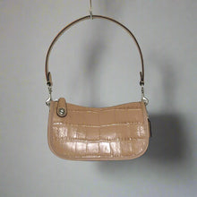 Load image into Gallery viewer, Coach Swinger Bag 20 Croc Embossed Leather Buff Shoulder Bag 80s CP024