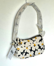Load image into Gallery viewer, Coach CR509 Swinger Bag 20 Floral Glovetanned Leather Chalk Shoulder