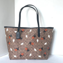 Load image into Gallery viewer, Coach Halloween City Tote Signature Canvas CW450 Large Shoulder Bag Pumpkin