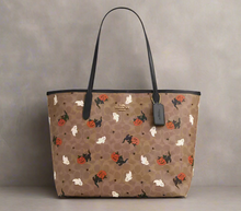 Load image into Gallery viewer, Coach Halloween City Tote Signature Canvas CW450 Large Shoulder Bag Pumpkin