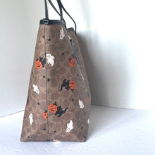 Load image into Gallery viewer, Coach Halloween City Tote Signature Canvas CW450 Large Shoulder Bag Pumpkin