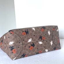 Load image into Gallery viewer, Coach Halloween City Tote Signature Canvas CW450 Large Shoulder Bag Pumpkin