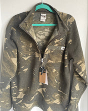 Load image into Gallery viewer, North Face Sweater Mens Large Quarter Zip Pullover Fleece Green Camo Funnel Neck