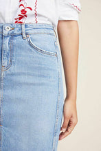 Load image into Gallery viewer, Anthropologie Pilcro Classic Denim Faded Blue Slim Short Pencil Skirt - 0 - Luxe Fashion Finds