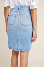 Load image into Gallery viewer, Anthropologie Pilcro Classic Denim Faded Blue Slim Short Pencil Skirt - 0 - Luxe Fashion Finds