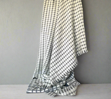 Load image into Gallery viewer, 100% Baby Alpaca Houndstooth Throw Blanket Large 71x51in Soft Lightweight ARTZNL