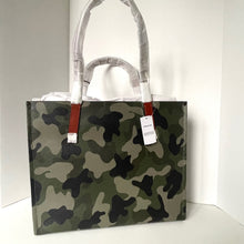 Load image into Gallery viewer, Coach Relay Tote CY808 Camo Print Pebbled Leather Large Carryall Bag