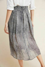 Load image into Gallery viewer, Anthropologie Skirt Womens 8 Gray Midi A-line Tie Waist Midi Snake Print