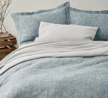 Load image into Gallery viewer, Boutique Queen Flannel Duvet Cover Set Blue Paisley 3-Piece Sustainable 92x90