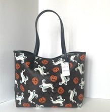 Load image into Gallery viewer, Tote bag with Halloween pattern on a white background