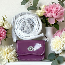 Load image into Gallery viewer, CoachCoachtopiaWavyMiniWalletCrossbodyCQ060C