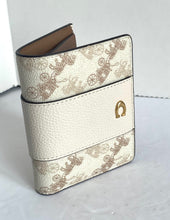 Load image into Gallery viewer, Coach Compact Wallet Horse And Carriage Bifold Snap Off White C9610