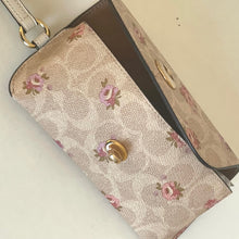 Load image into Gallery viewer, Floral embroidered handbag with a beige background