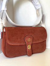 Load image into Gallery viewer, Brown leather handbag with gold clasp on a white background