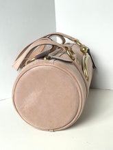 Load image into Gallery viewer, Coach Kisslock Barrel Bag CDZ16 Suede Leather Shoulder Bag Nuage Ortiginals