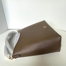 Load image into Gallery viewer, Brown leather handbag with gold zipper on a white background