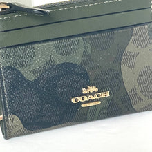Load image into Gallery viewer, Coach Mini Skinny ID Wallet Camo Keyring CW871 Signature Green Canvas