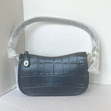 Load image into Gallery viewer, Coach Swinger Bag 20 Croc Embossed Leather Black Shoulder Bag 80s CP024