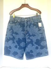 Load image into Gallery viewer, We The Free Montana Bermuda Shorts Womens 28 Blue Floral Printed Denim