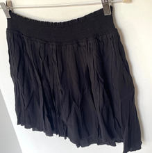 Load image into Gallery viewer, Joie Skirt Womens Small Black Mini High Waist Pleated Pull On, Bridger