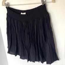 Load image into Gallery viewer, Joie Skirt Womens Small Black Mini High Waist Pleated Pull On, Bridger