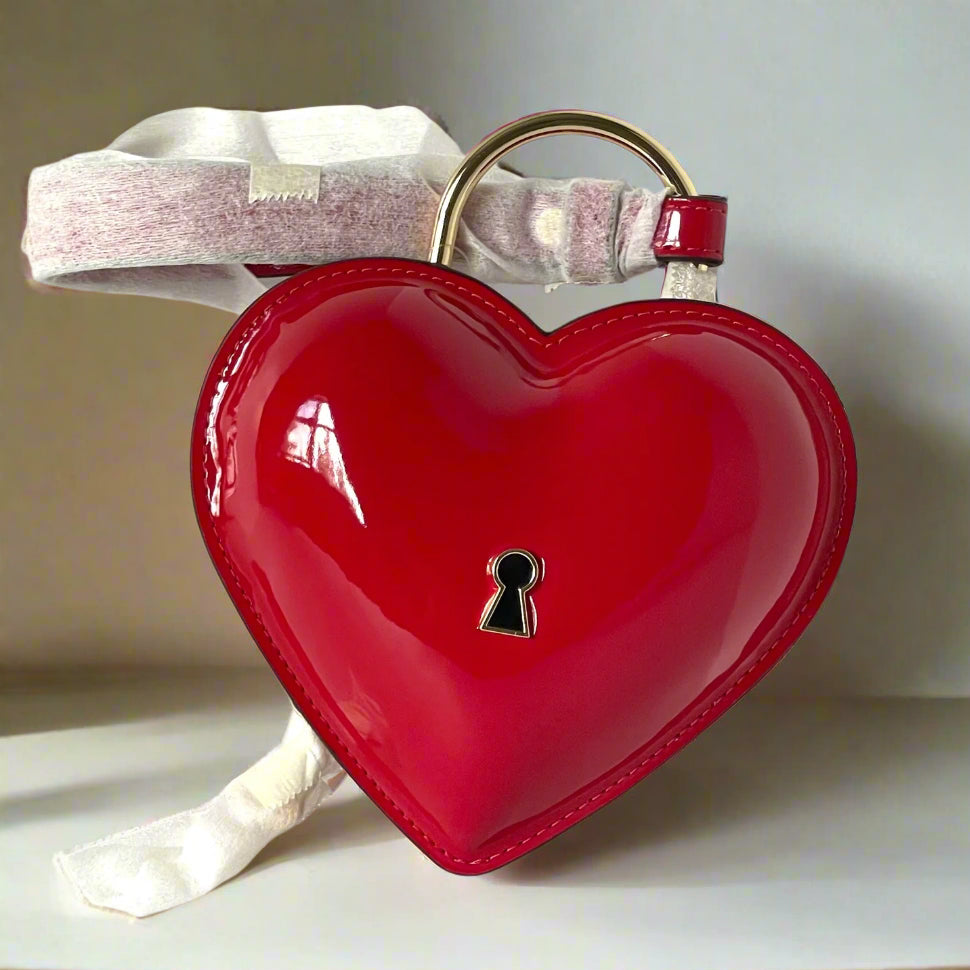 KateSpadeKeyToMyHeartWristletRedPatentLeatherBagAirpodsCardHolder