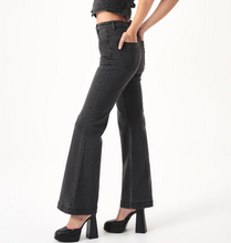 Load image into Gallery viewer, Rollas Eastcoast Flare Jeans Womens 29 Wide Leg Crop Vintage Feel  Brad Black