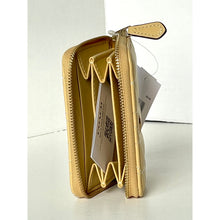 Load image into Gallery viewer, Coach Essential Small Zip Card Case CM505 Vanilla Yellow Quilted Leather