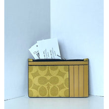 Load image into Gallery viewer, Coach CV764 Canary Signature Canvas Zip Card Case