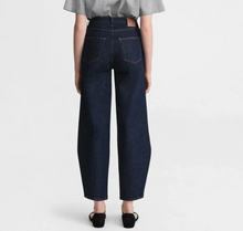 Load image into Gallery viewer, TOTEME Barrel Leg Denim Jeans Womens High Rise Cropped Cotton Raw Blue