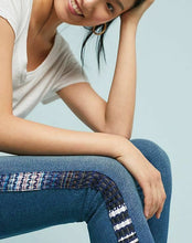 Load image into Gallery viewer, Anthropologie Women&#39;s Levi&#39;s 721 High-Rise Embroidered Seam Skinny Jeans. - Luxe Fashion Finds