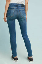 Load image into Gallery viewer, Anthropologie Women&#39;s Levi&#39;s 721 High-Rise Embroidered Seam Skinny Jeans. - Luxe Fashion Finds