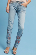 Load image into Gallery viewer, Anthropologie Jeans Womens 25 Blue Slim Boyfriend Mid-Rise Floral Embroidered Pilcro